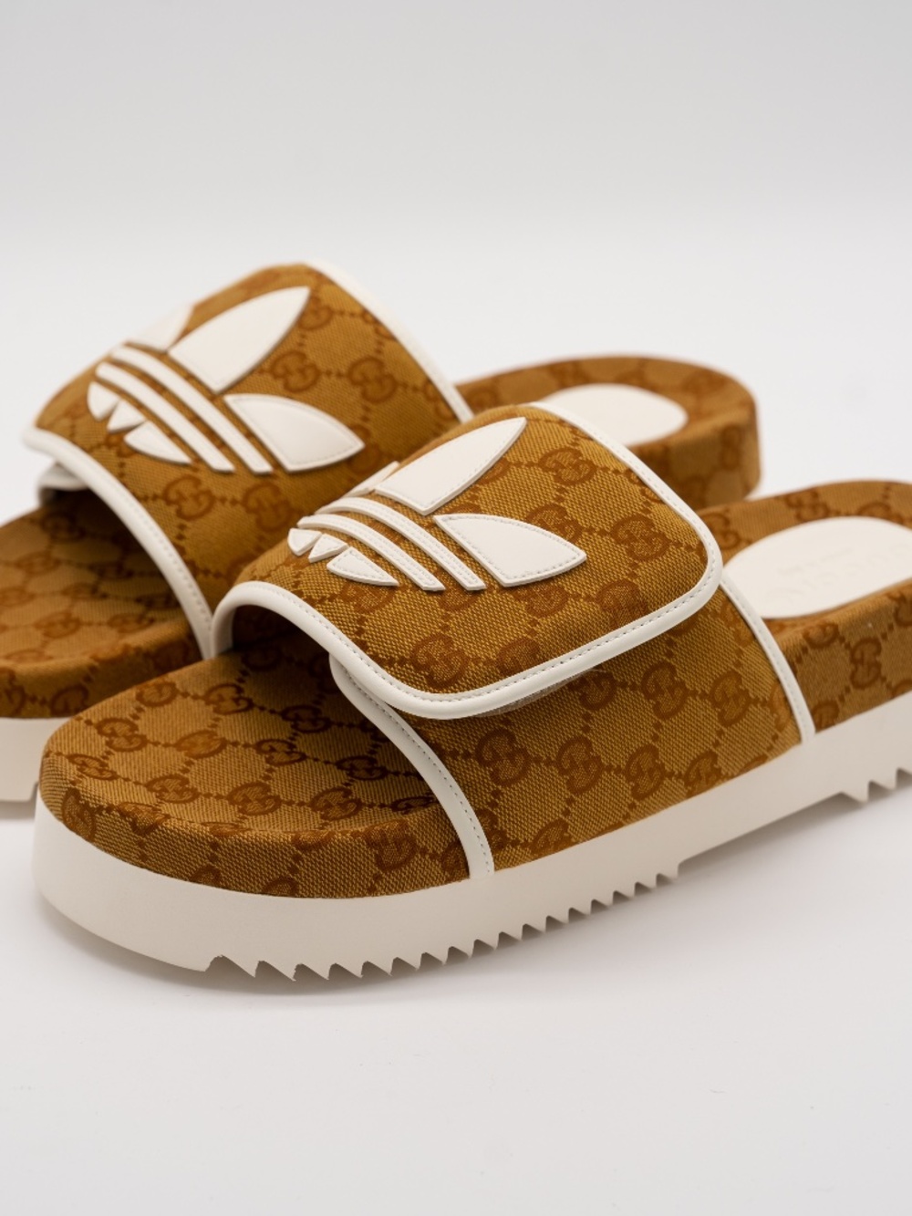Gucci Adidas Men's Slide Sandals Brown White GG Trefoil Logo size 10G 10.5 US